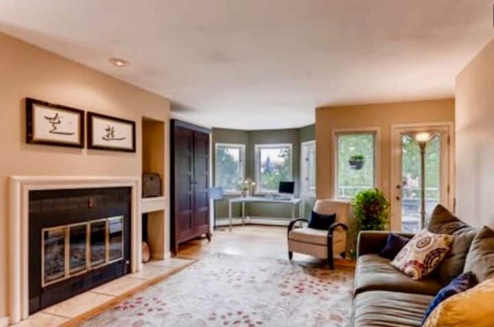 Beautiful Downtown Boulder 1 Br Condo! - Boulder, CO
