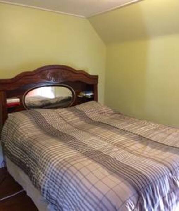 2nd Floor bedroom with queen bed
