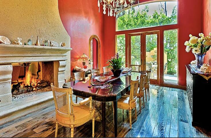 Luxury Villa in gated community in Beverly Hills gallery image 4