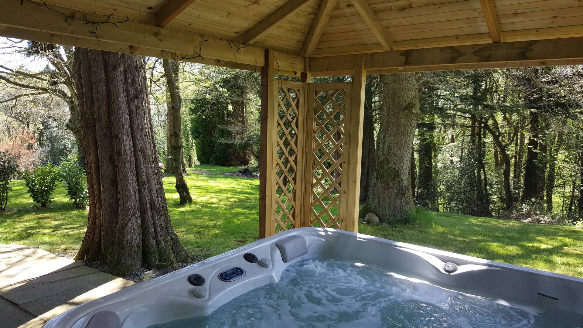 Top 5 ROMANTIC COTTAGES for 2 with a hot tub in Ireland