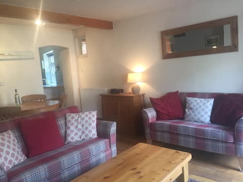 Top Airbnb: Lovely cottage, centrally located in Blakeney in Blakeney