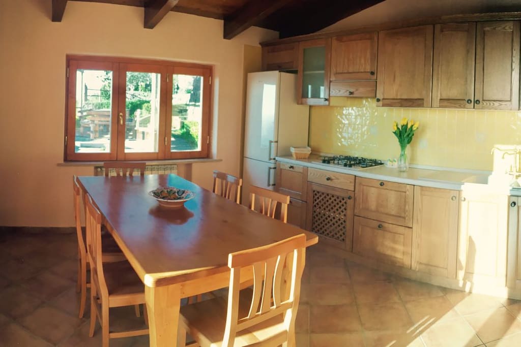 cucina interna vista mare