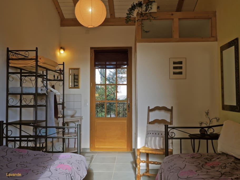 Zimmer Eingang
Oder zwei Einzelbett
Ou 2 lits