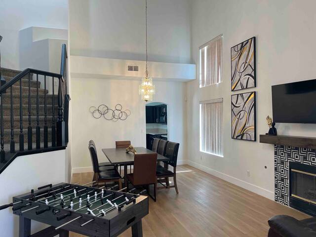 Unwind in Unique Pool Home-8 mile 2strip gallery image 3