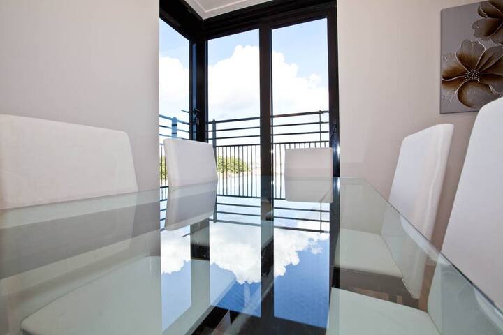 Quality, Classic 2bed, Kensington gallery image 4