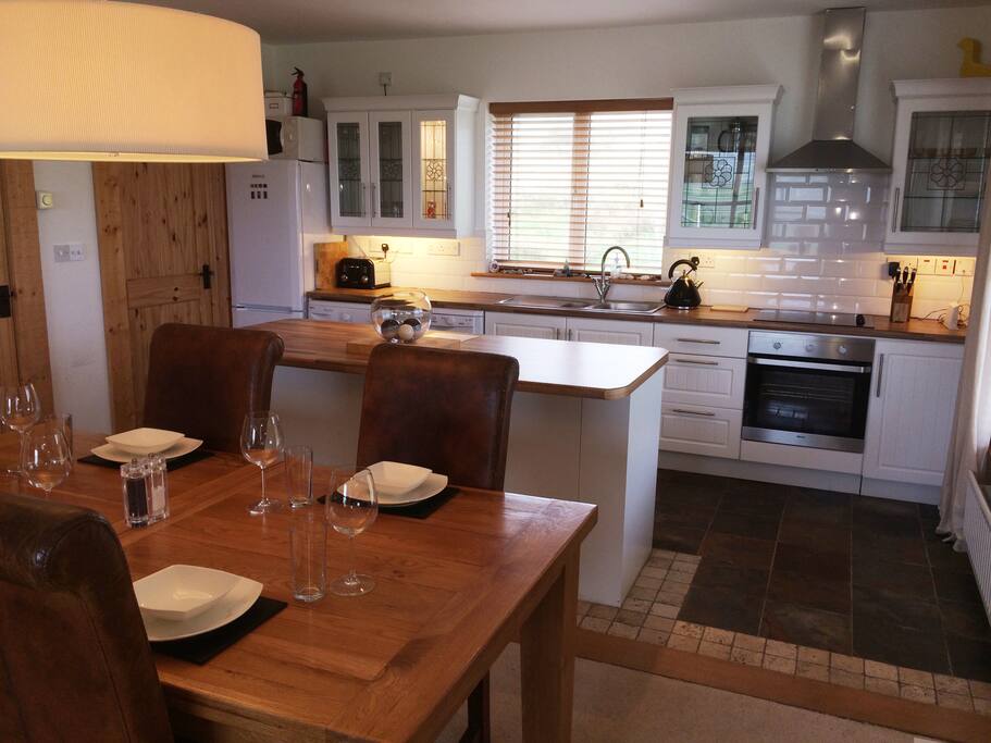 Large Kitchen & Island Space