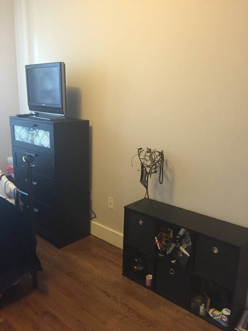 Storage and TV that is HDMI adaptable.