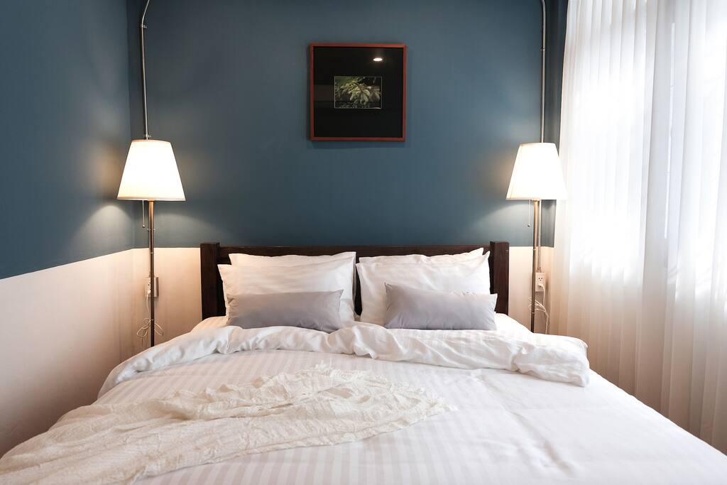 ROOM 2B : Mamii's room/private restroom/King size bed/2 people