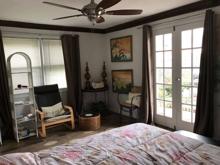 Cable, Wi-fi, and private patio.