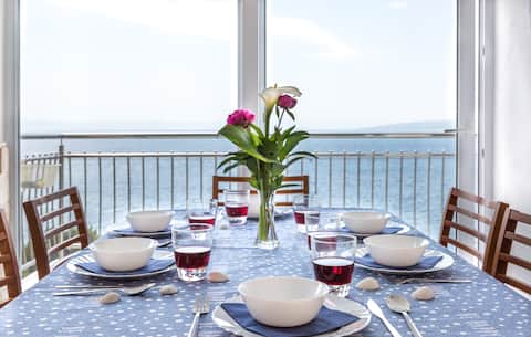 Popular Airbnb listing: Sea view Bratuš 3 in Općina Baška Voda