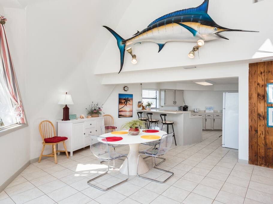 Views continue into the dining area