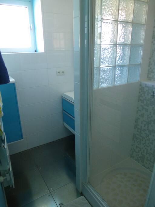 salle de bain des invités