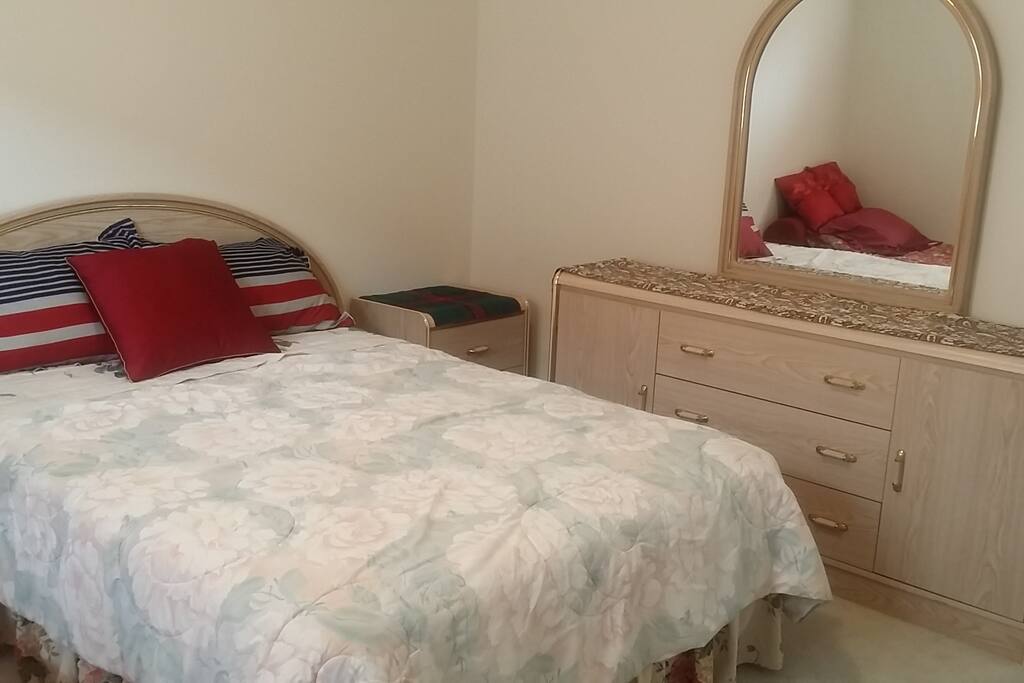 Double & Twin Beds with Dresser, Closet - 2 bright windows
