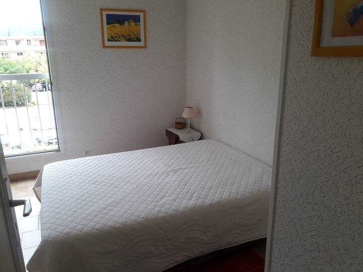 Chambre 2 10 m2 (lys 140)