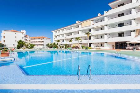 Modern and bright apartment with sea view and pool