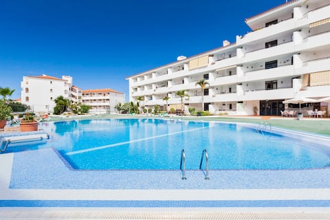 Modern and bright apartment with sea view and pool