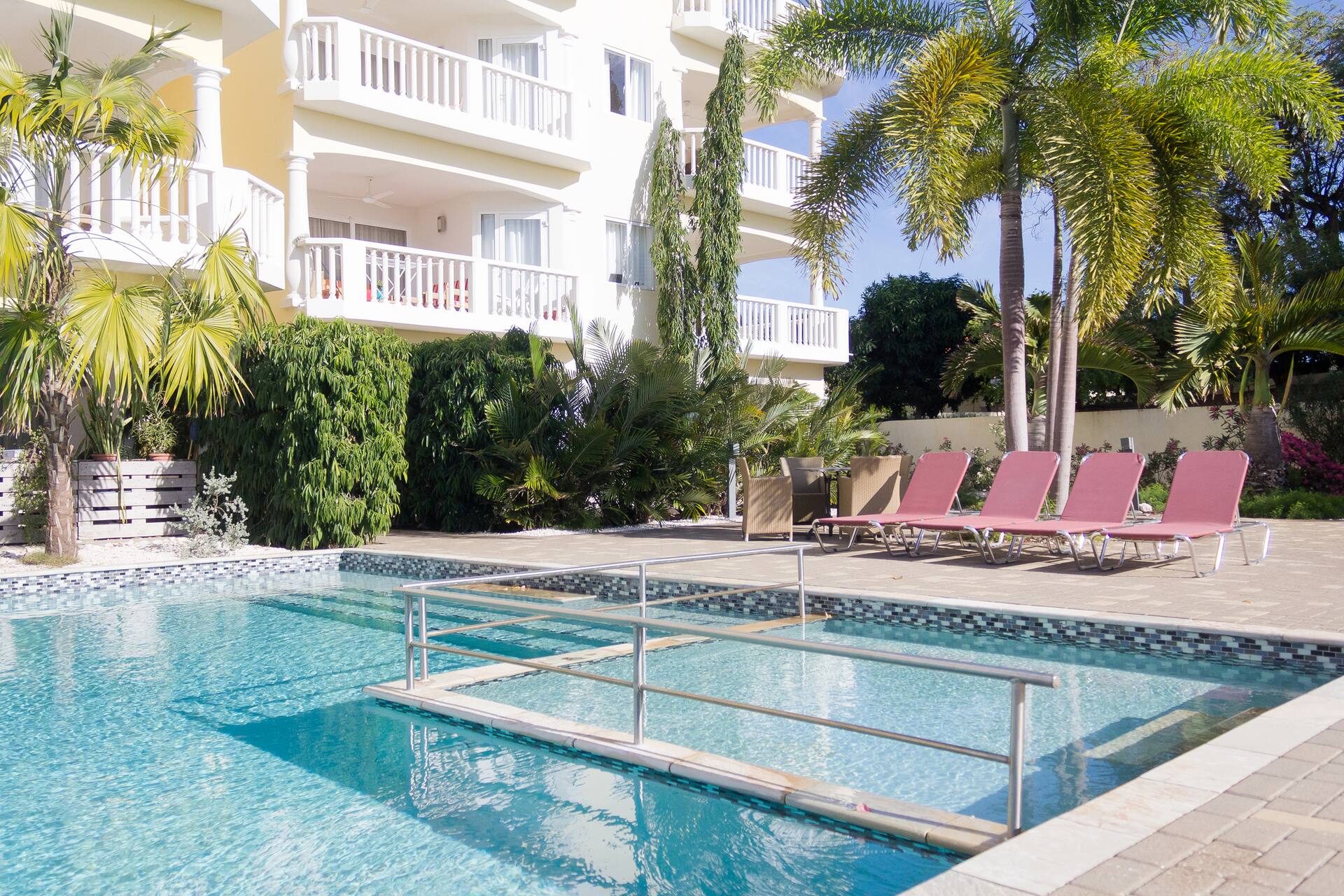 2 Bedroom Apartment Walking Distance From Blue Bay Beach