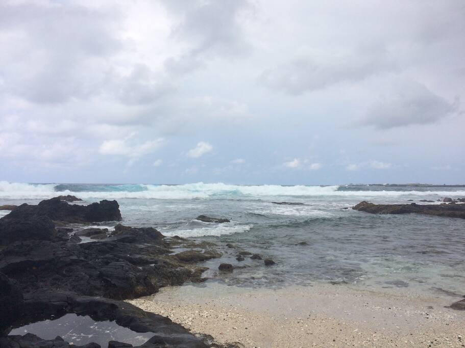 Kua Bay is a short 15 minute drive away.
