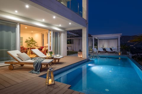 Private Infinity pool and seawiev