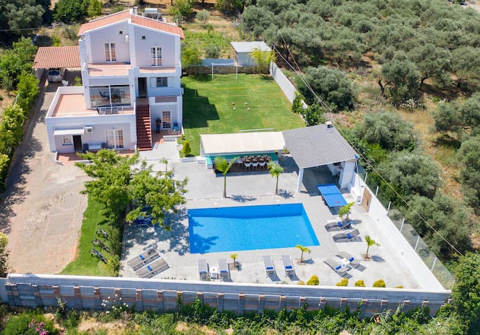 Villa Myrto heated pool 1 km from beach gallery image 3