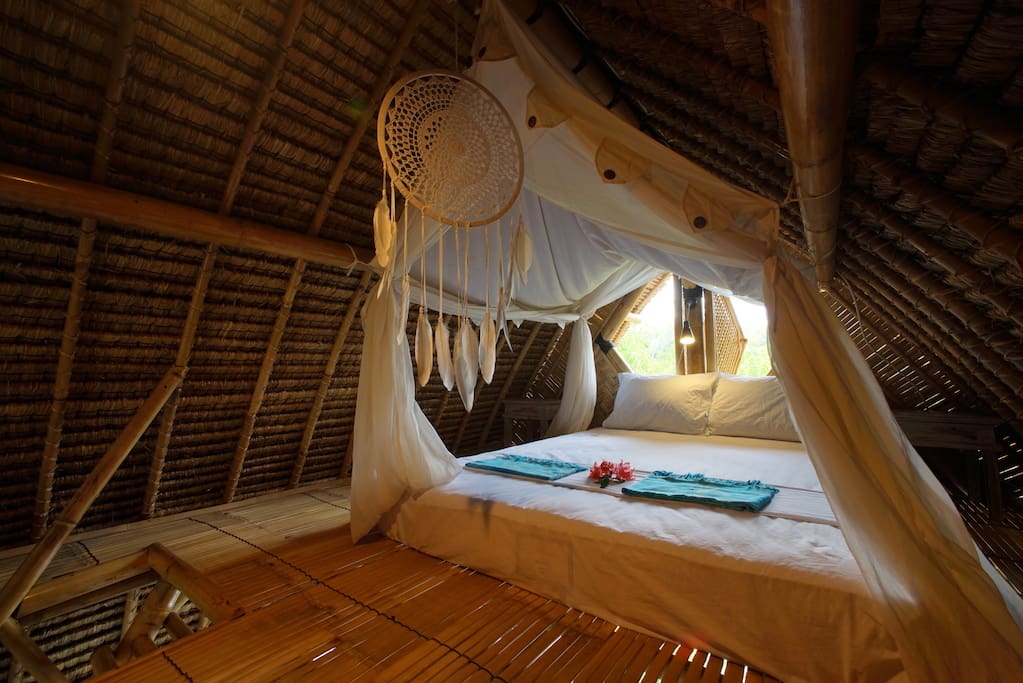 JUNGALOW BUNGALOW
Bed in the cosy 3th floor