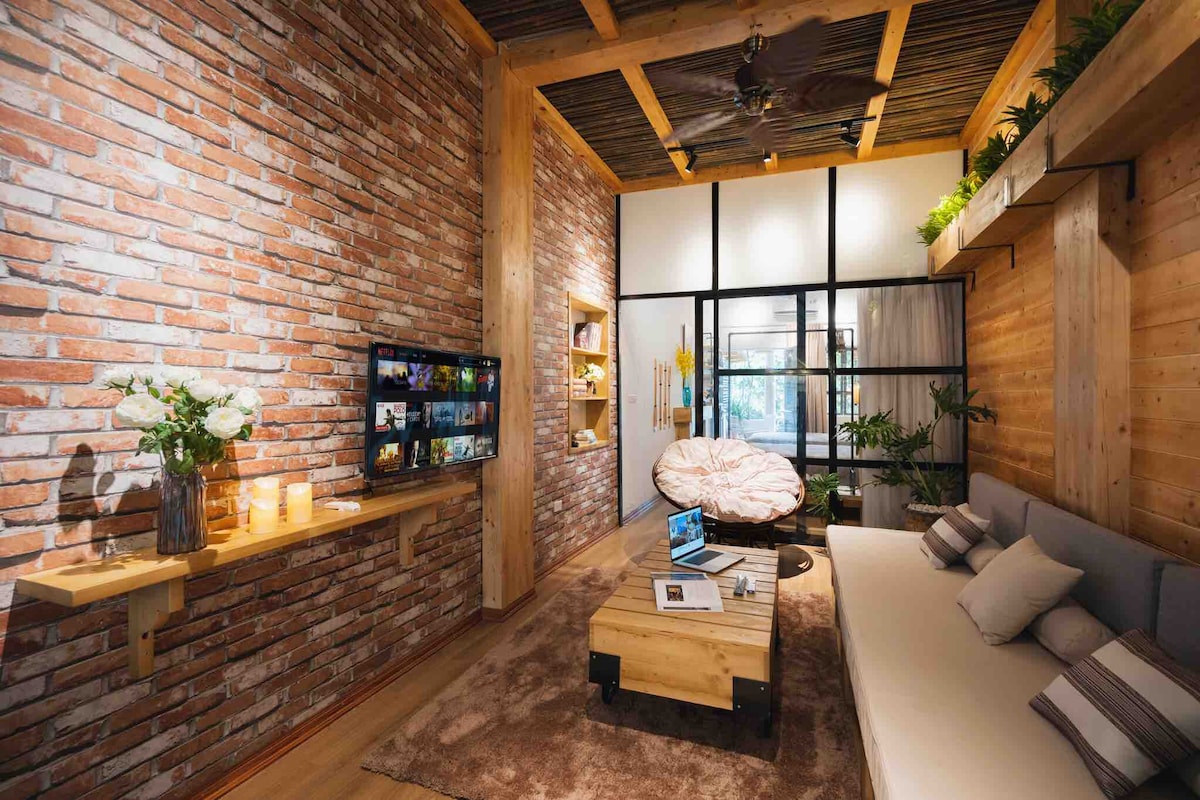 Sería muy acogedor relajarse aquí después de un largo día cansado con tu gente favorita, comiendo palomitas de maíz mientras ves un poco de Netflix. 