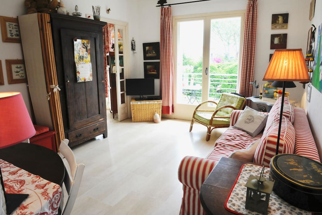 Le séjour offre un couchage pour 2 personnes (160X190) très confortable.