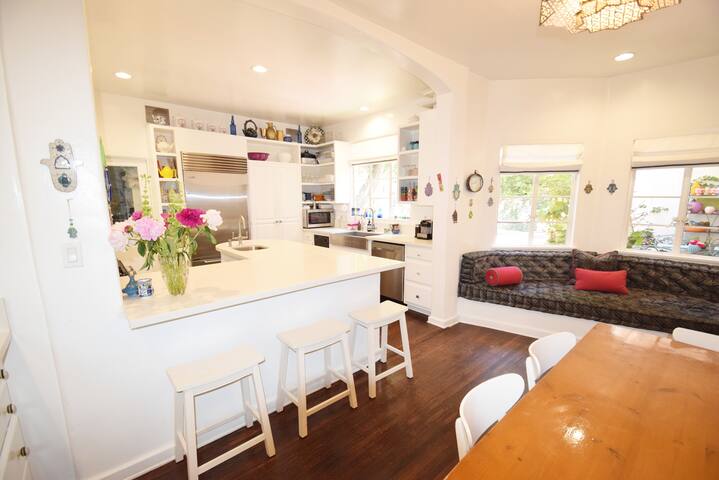 Beverly Hills Celebrity Home 1 gallery image 3