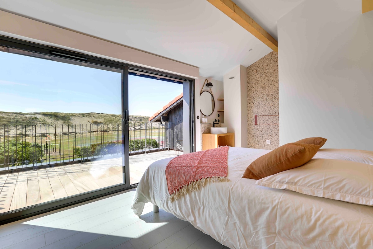 沙丘客房-床160、更衣室、办公室、办公室、卫生间和带沙丘景观的露台