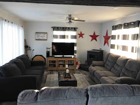 Parkland Paradise: Cozy Cabin Getaway