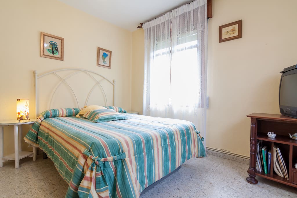 Habitacion cama de matrimonio y cama de 0.90.
Puede añadirse supletoria