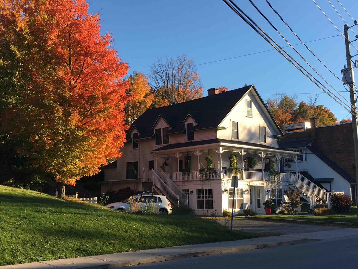 North Hatley Suites Lake View Apartments for Rent in North Hatley