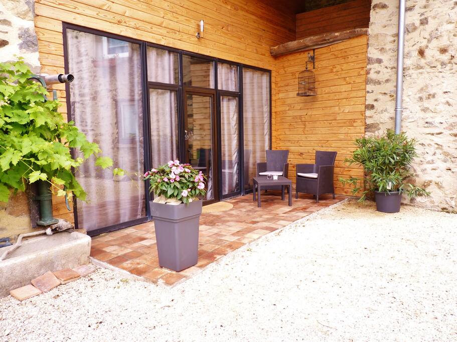 Suite romantique avec jacuzzi et sauna privatifs bed ... Suite avec jacuzzi romantique chamonix