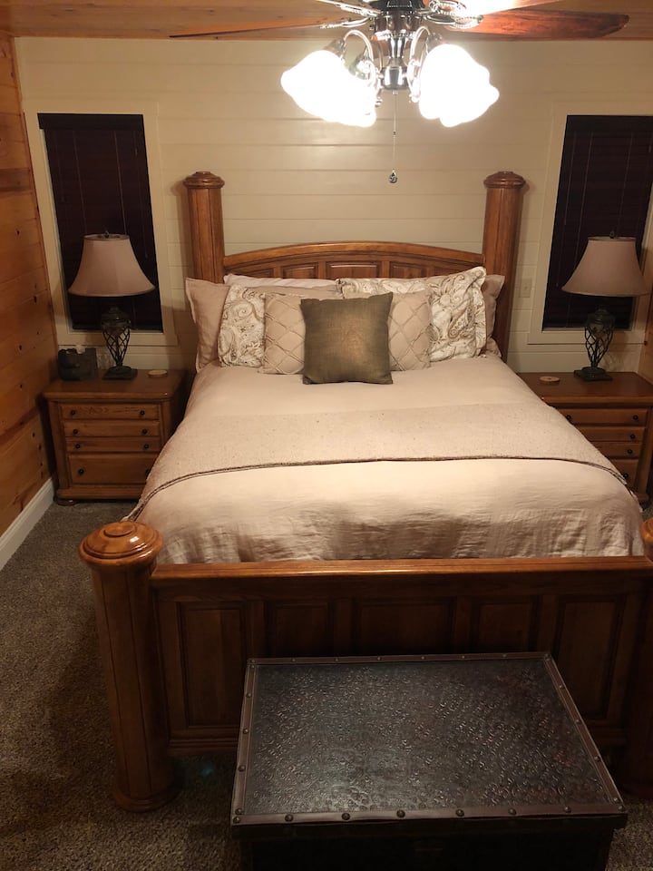 Glavna spavaća soba s privatnom kupaonicom