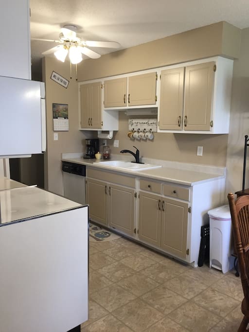 Fully stocked kitchen!