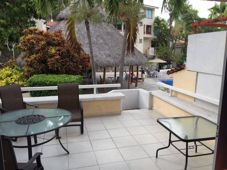 Terraza con vista a la Alberca