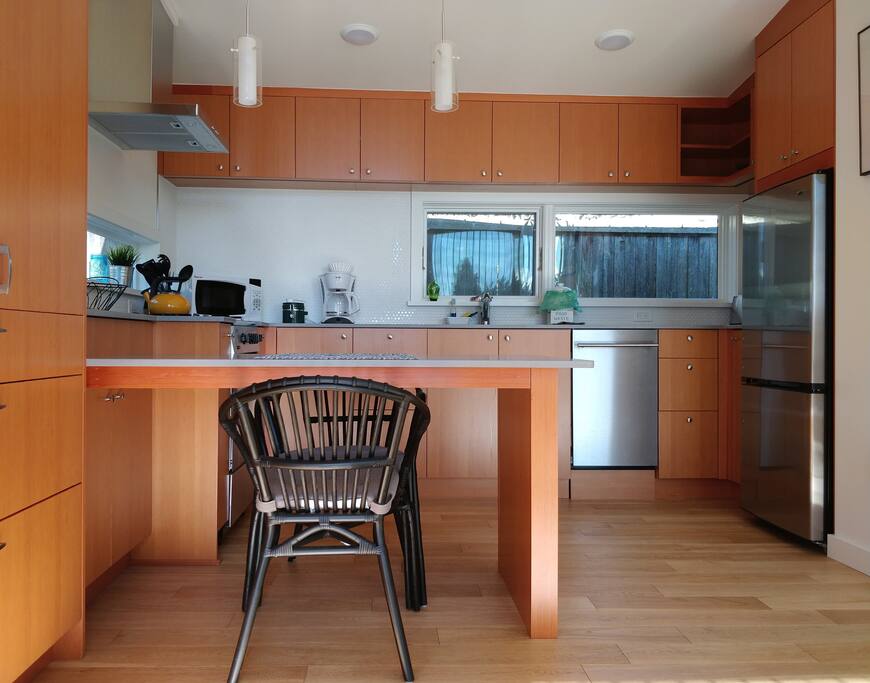 Kitchen & Dining Room Table