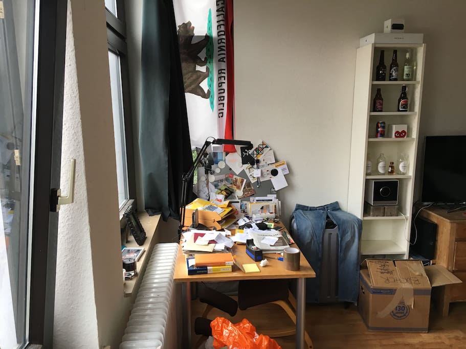 The still full desk (will be clean when you come)