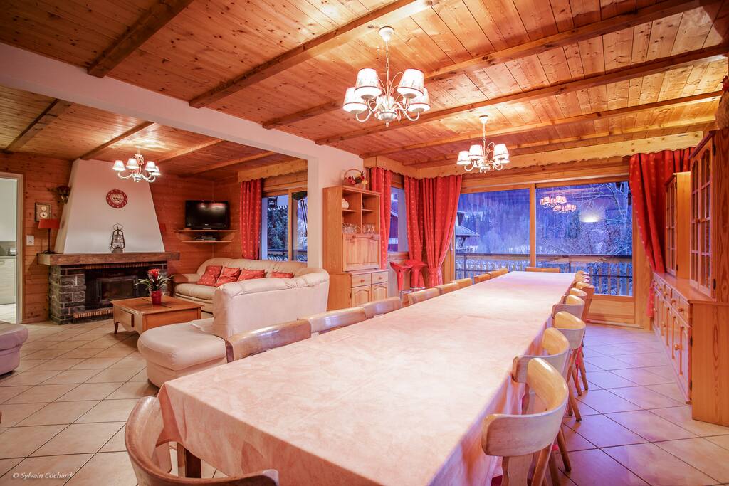 agréable tablée pour 20 convives
