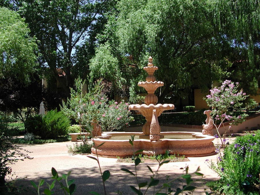 Center Courtyard & Fountain