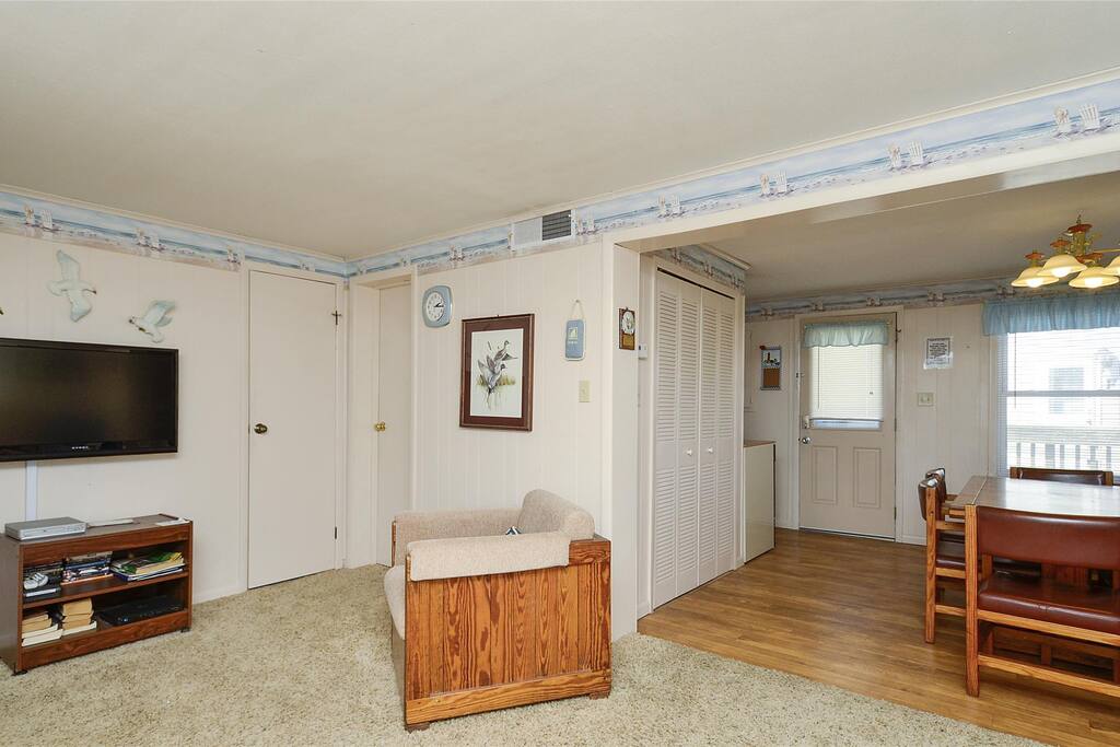 Main Level,Living Room,