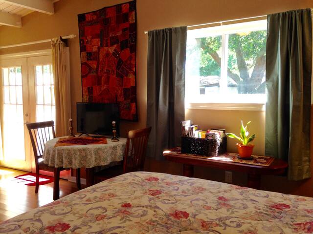 Lovely studio, safe quiet, close to NOLA