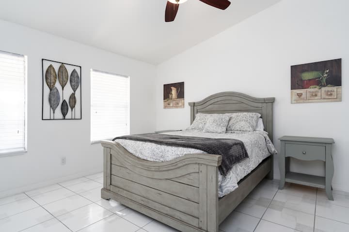 带标准双人床的客房