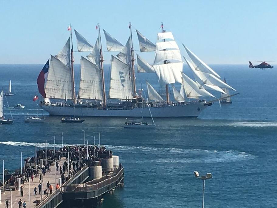 Buque Escuela "Esmeralda" de la Armada de Chile (Vista desde terraza departamento el 21 de mayo de 2018)