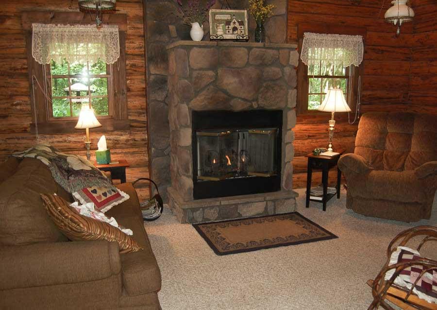 Guide to the most romantic cabins in Ohio. Perfect honeymoon cabins or weekend getaway retreat for couples and friends. Stunning cabins with hot tubs for all round relaxation. #usa | Romantic Vacations In Ohio | Romantic Stays In Ohio | Romantic Cabins In Cleveland Ohio | Romantic Getaways In Ohio With Hot Tubs | Romantic Treehouse Getaways In Ohio | Honeymoon Cabins Hocking Hills Ohio | Romantic Ohio Cabins With Hot Tubs | Romantic Cabin Getaways In Ohio | Romantic Cabins Ohio | Romantic Cabins In Ohio with hot tubs