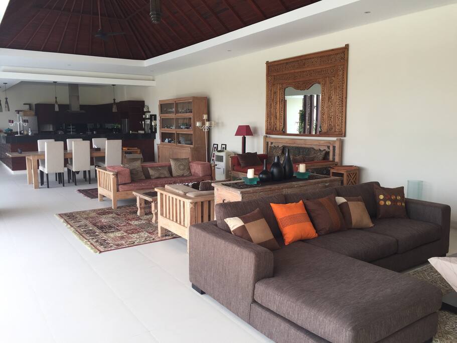 Living Room Dining Room
Open Air
