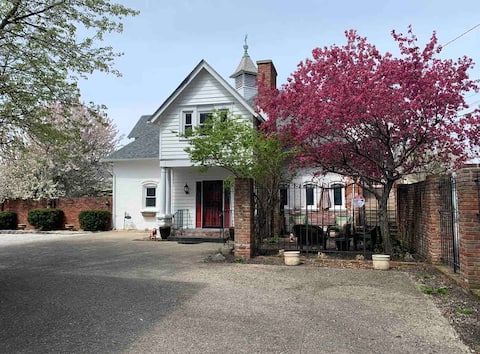 Historic 8th Carriage House