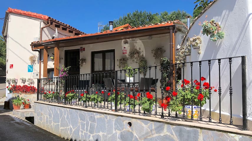 MEDIAVILLA HOUSE