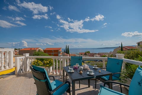 Luxury apartment Lucija with sea view