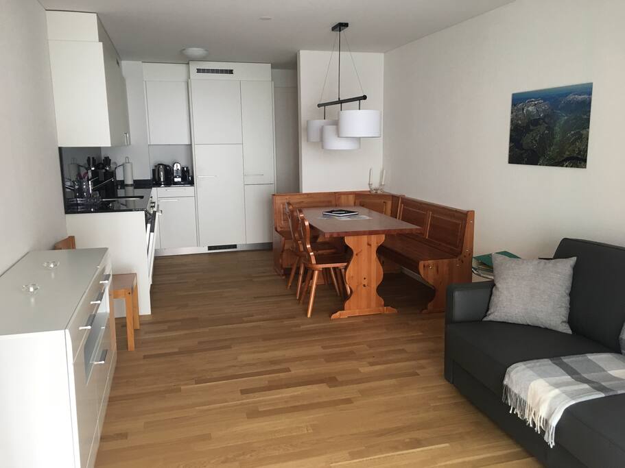 Wohn-, Esszimmer und Küche